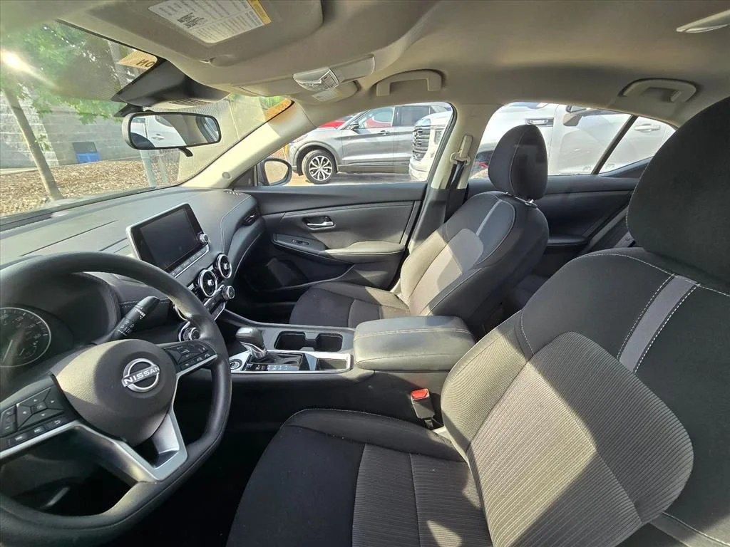 Used 2025 Gray Nissan SV image 4