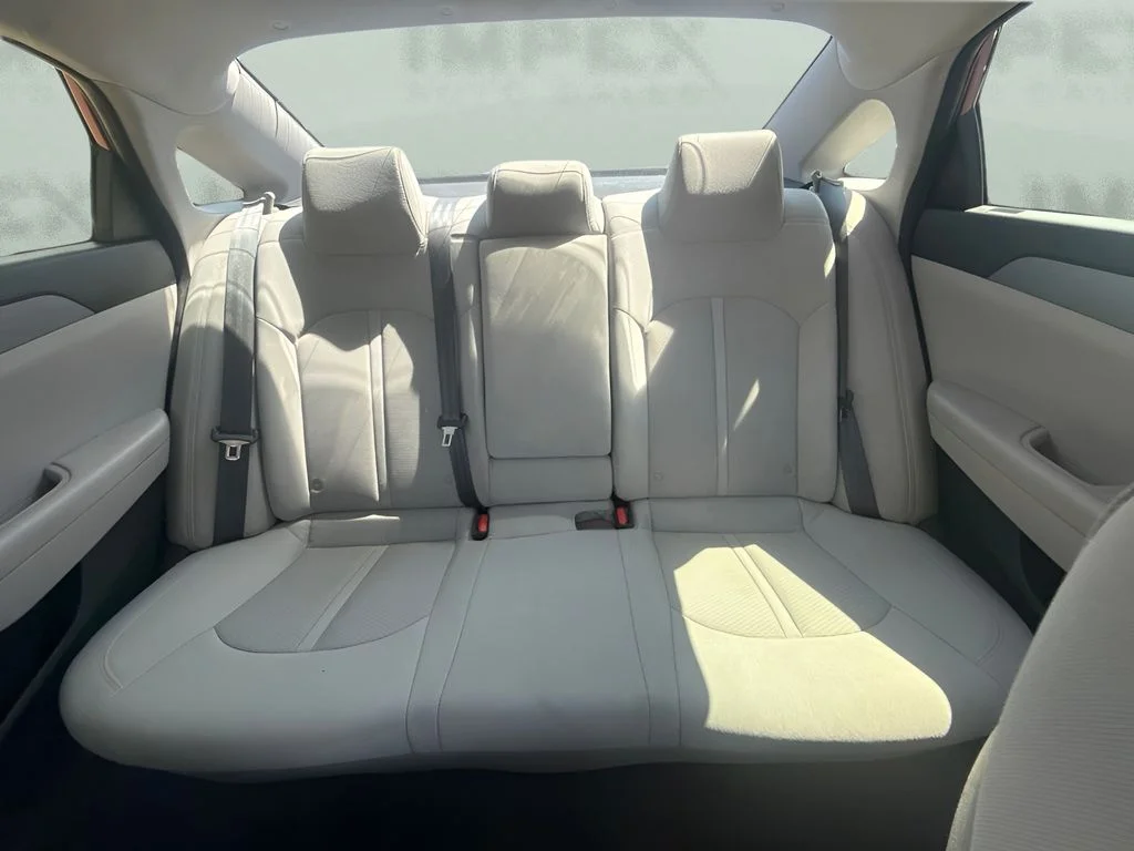 Used 2019 Red Hyundai SE image 10