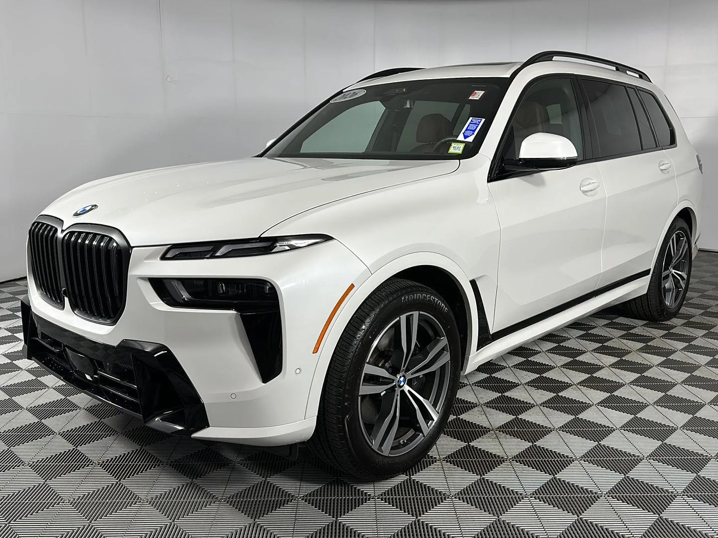 Used 2026 Mineral White Metallic BMW xDrive40i image 4