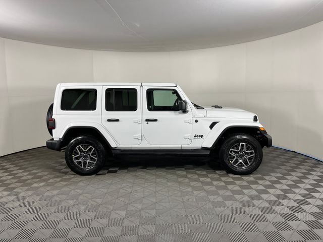 New 2026 Bright White Clear-Coat Exterior Paint Jeep Sahara image 4