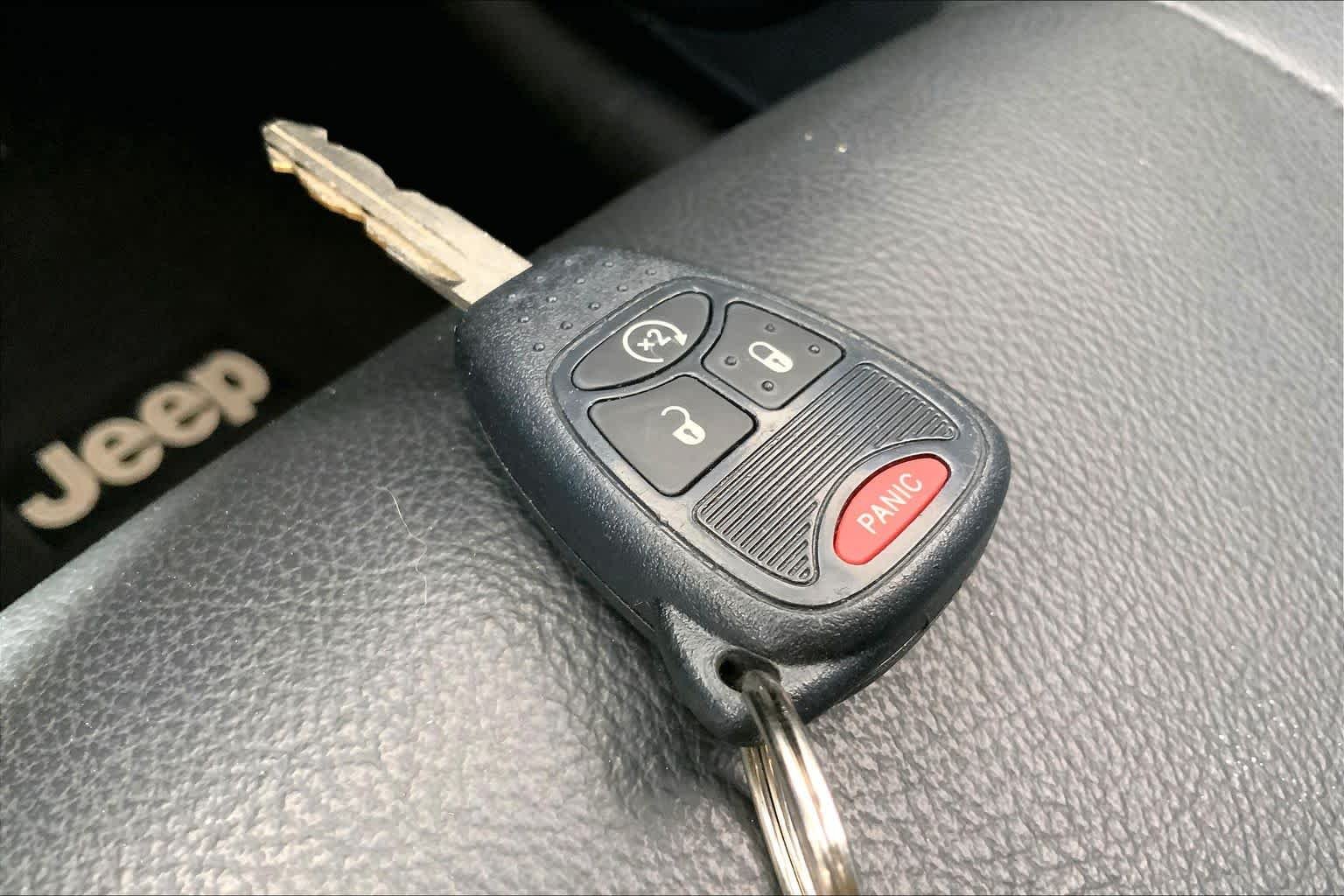 Used 2016 Granite Crystal Metallic Clearcoat Jeep High Altitude Edition image 13