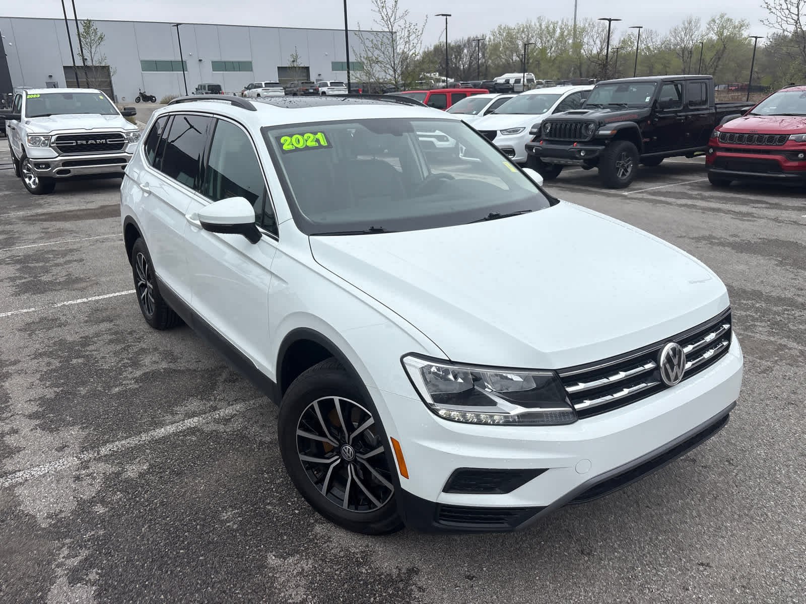 Used 2021 Volkswagen Tiguan SE with VIN 3VV2B7AX7MM069263 for sale in Kansas City