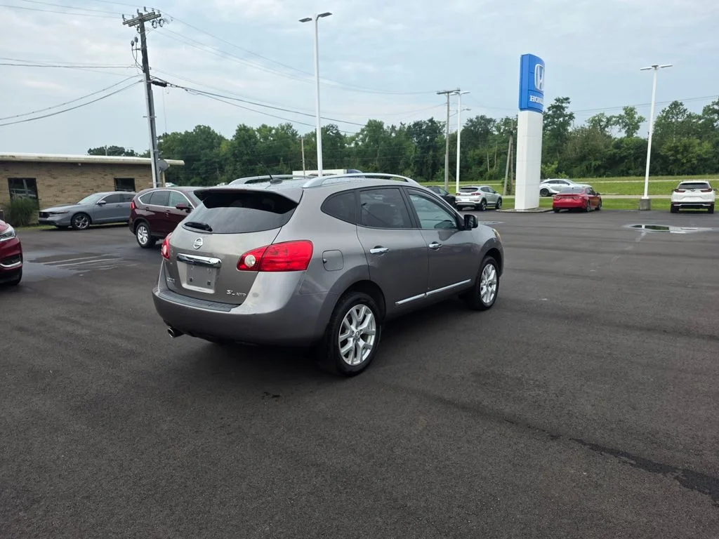 Used 2011 Platinum Graphite Nissan SV image 3