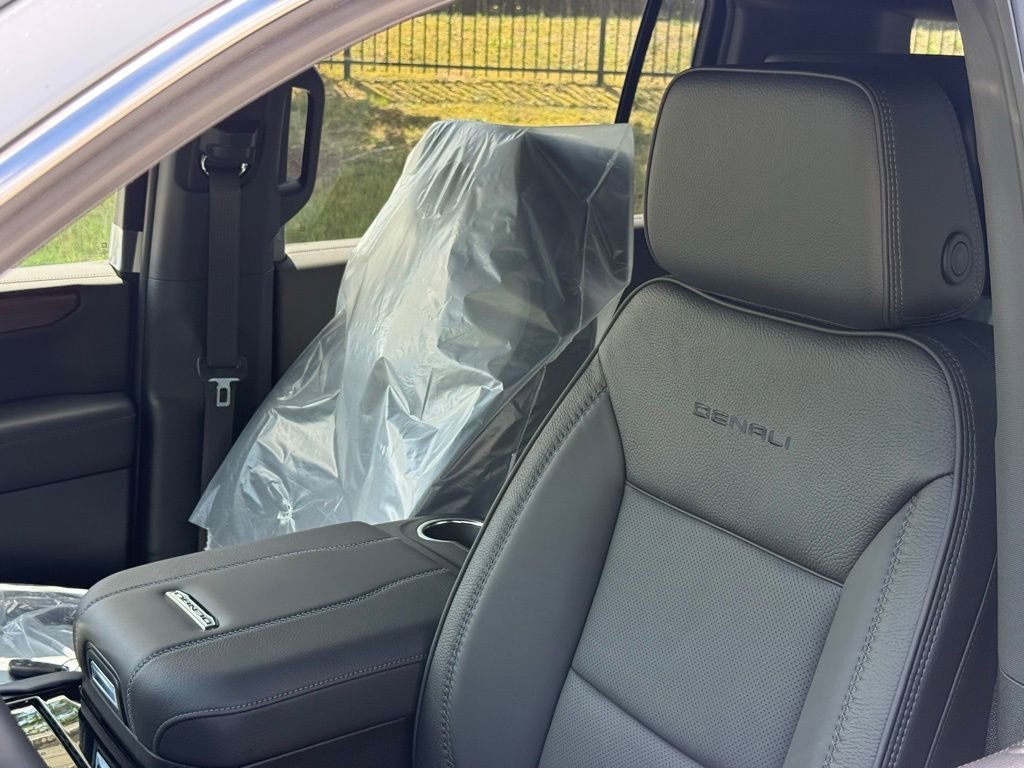 2026 GMC Yukon XL Denali - Photo 17