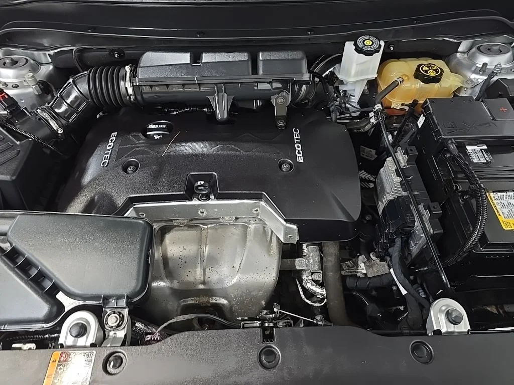 Used 2018 Galaxy Silver Metallic Buick Essence image 13