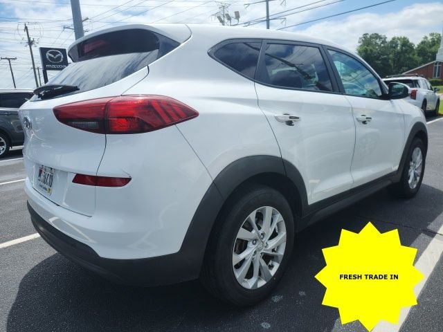 Used 2020 White Hyundai SE image 2