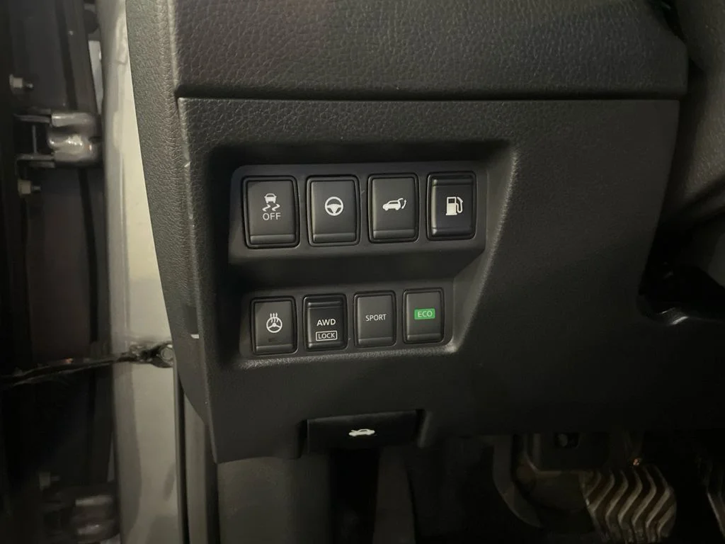 Used 2020 Gun Metallic Nissan SL image 13