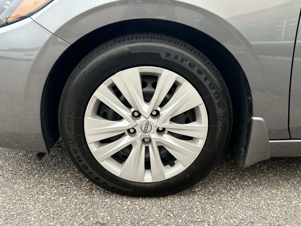 Used 2025 Gray Nissan S image 9