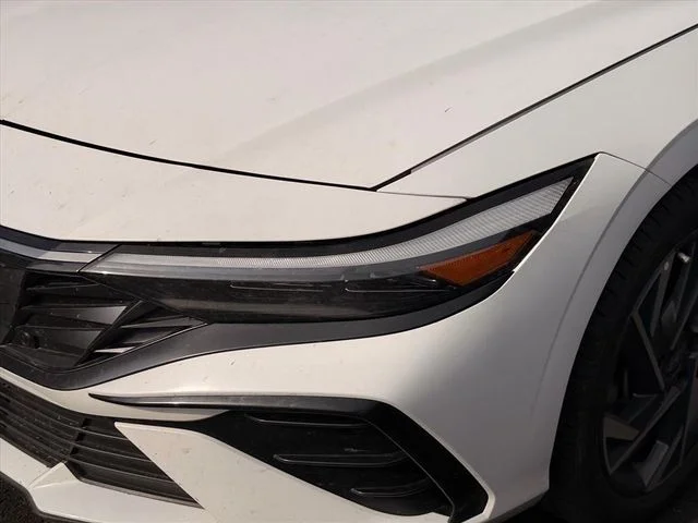 Used 2024 White Hyundai SEL image 27