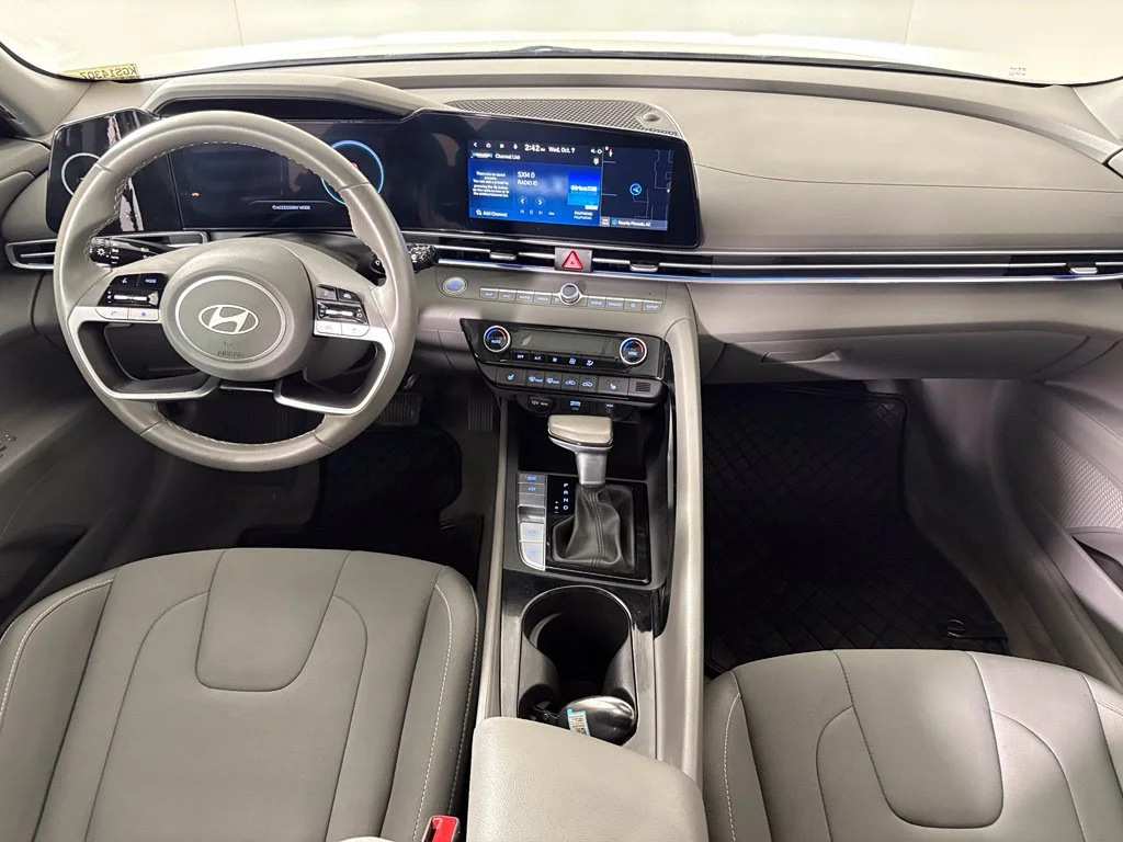 Used 2024 White Hyundai SEL image 33