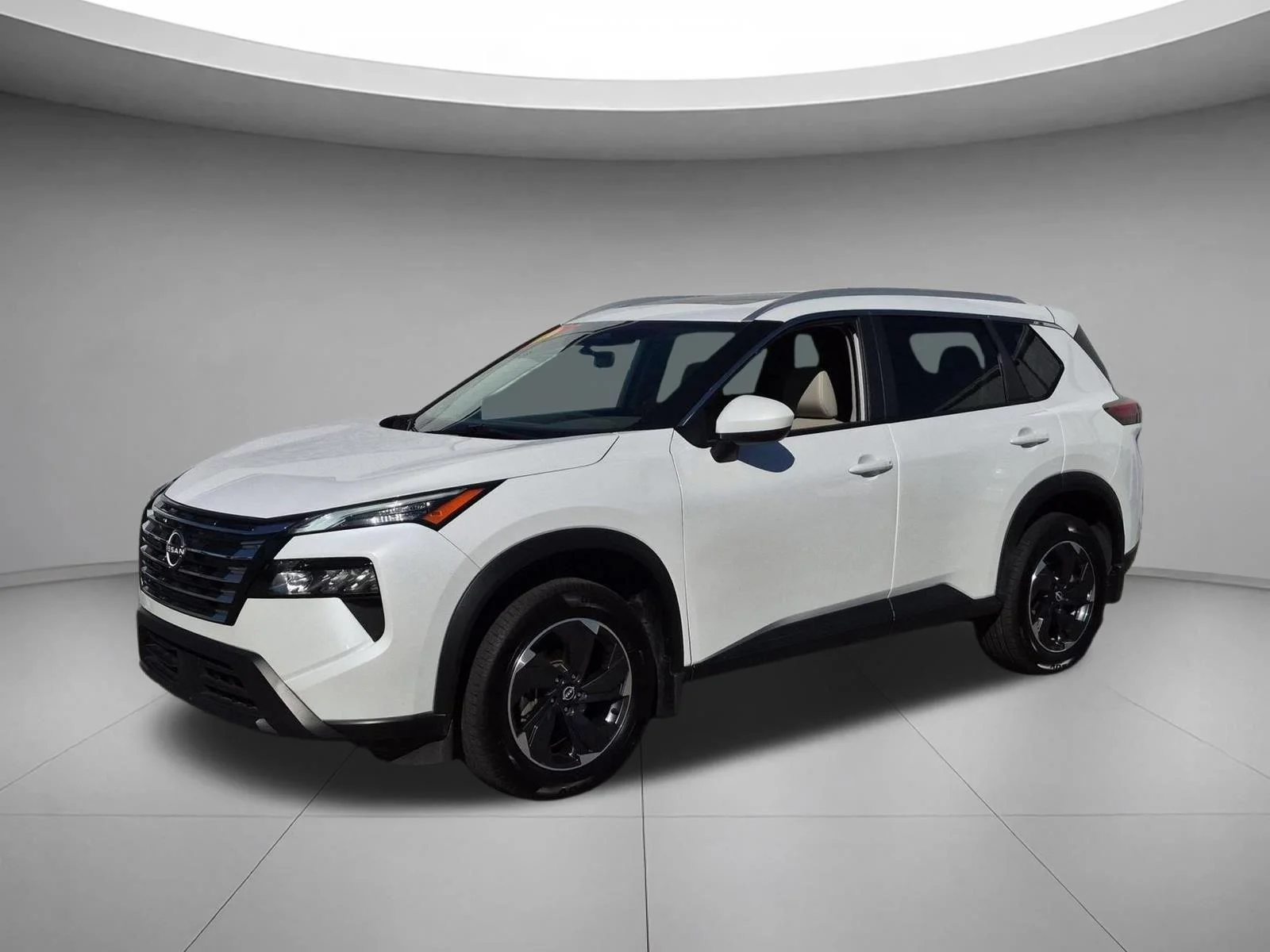 Used 2025 Everest White Pearl Nissan SV image 1