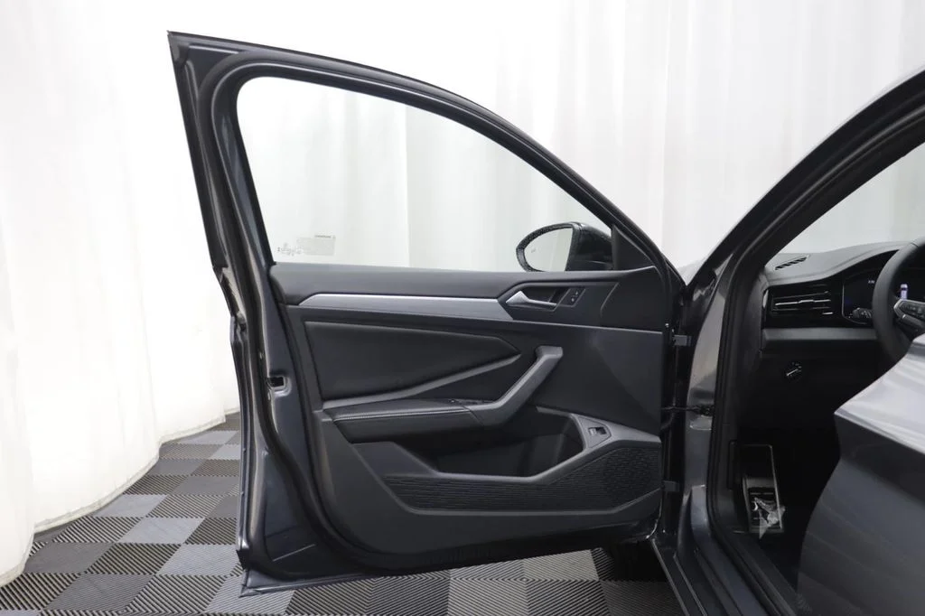 New 2026 Platinum Grey Volkswagen 1.5T Sport image 5