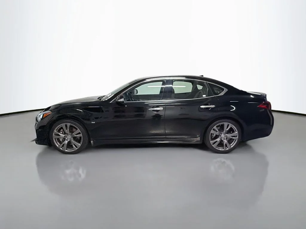 Used 2017 Black Obsidian INFINITI 5.6 image 2