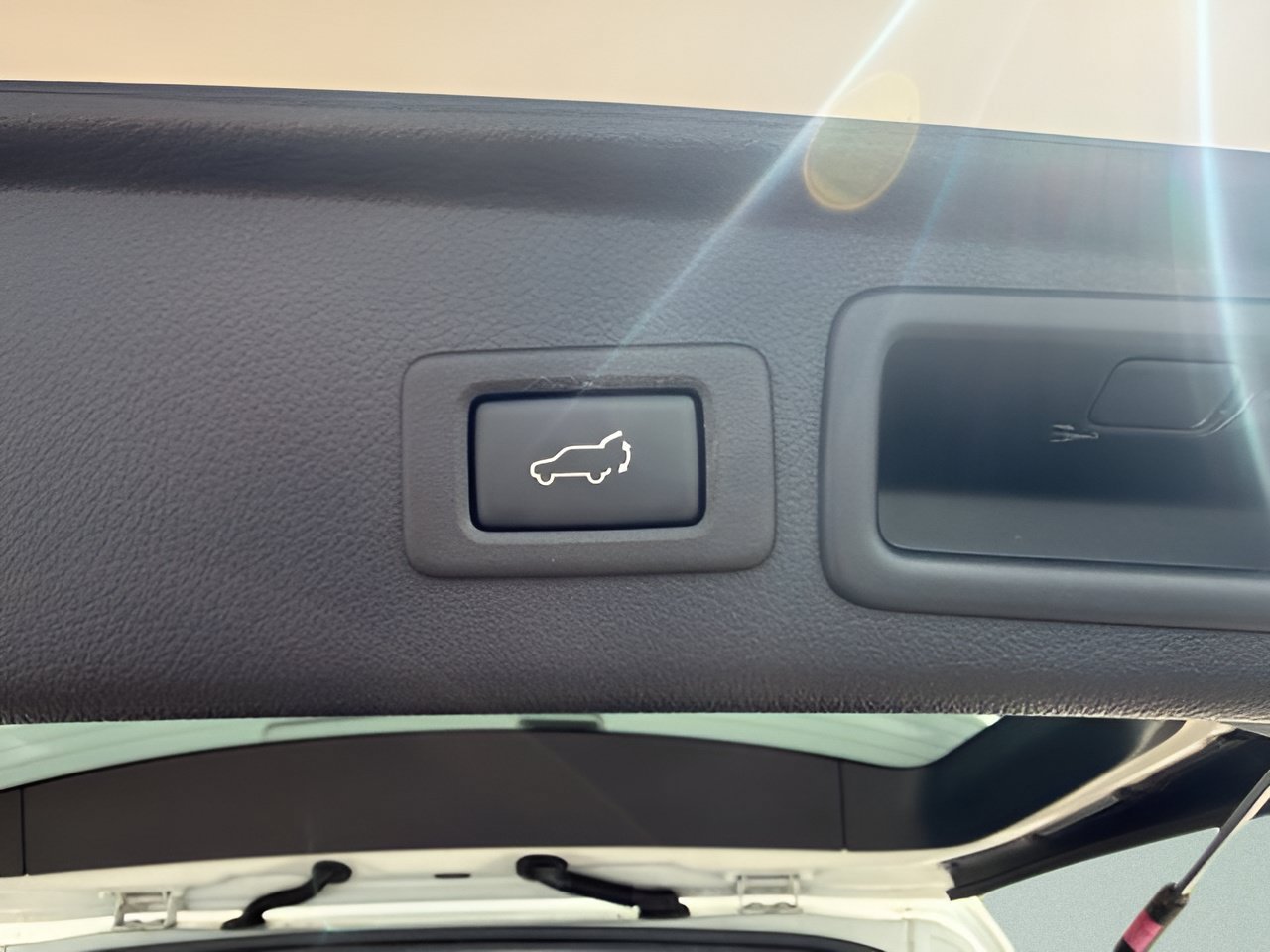 Used 2018 Crystal White Pearl Subaru Touring image 15