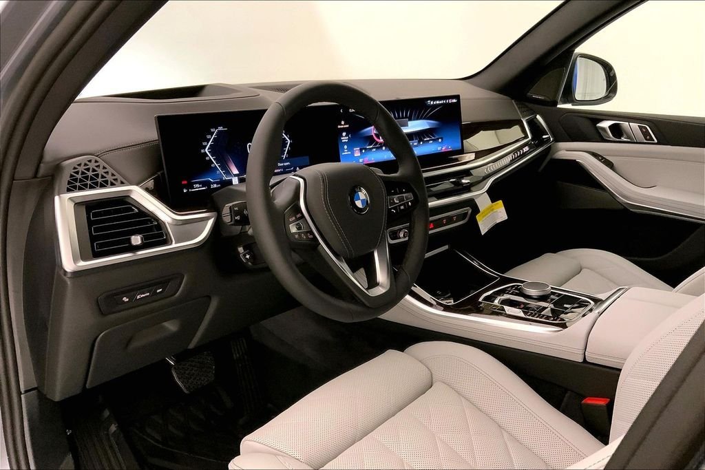 Used 2026 Skyscraper Grey Metallic BMW  image 4