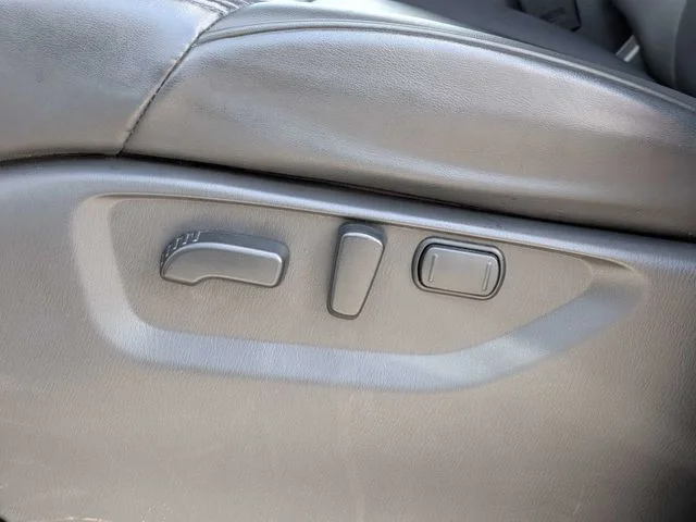 Used 2022 Gray Nissan SV image 19
