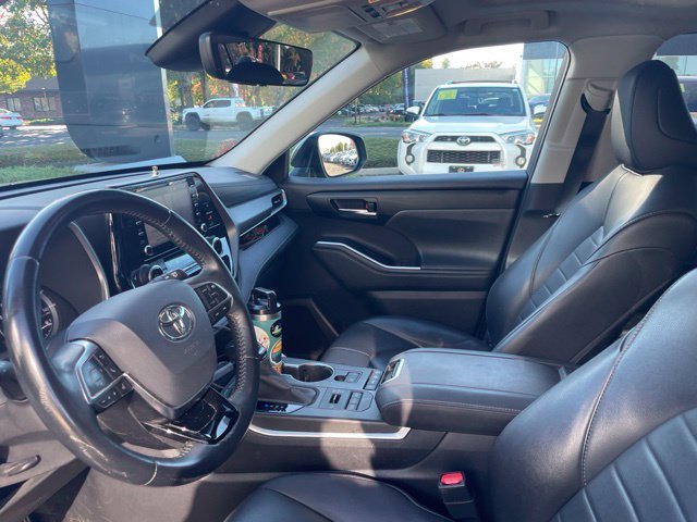 Used 2020 Gray Toyota XLE image 7