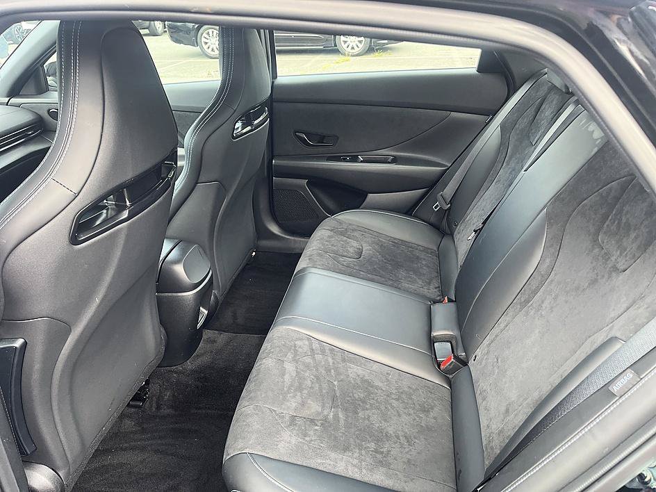 Used 2025 Abyss Black Hyundai Base image 21