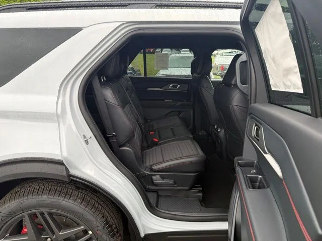 New 2026 Space White Metallic Ford ST-Line image 48