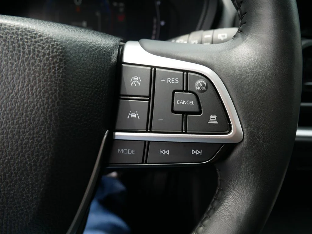 Used 2025  Toyota XLE image 28