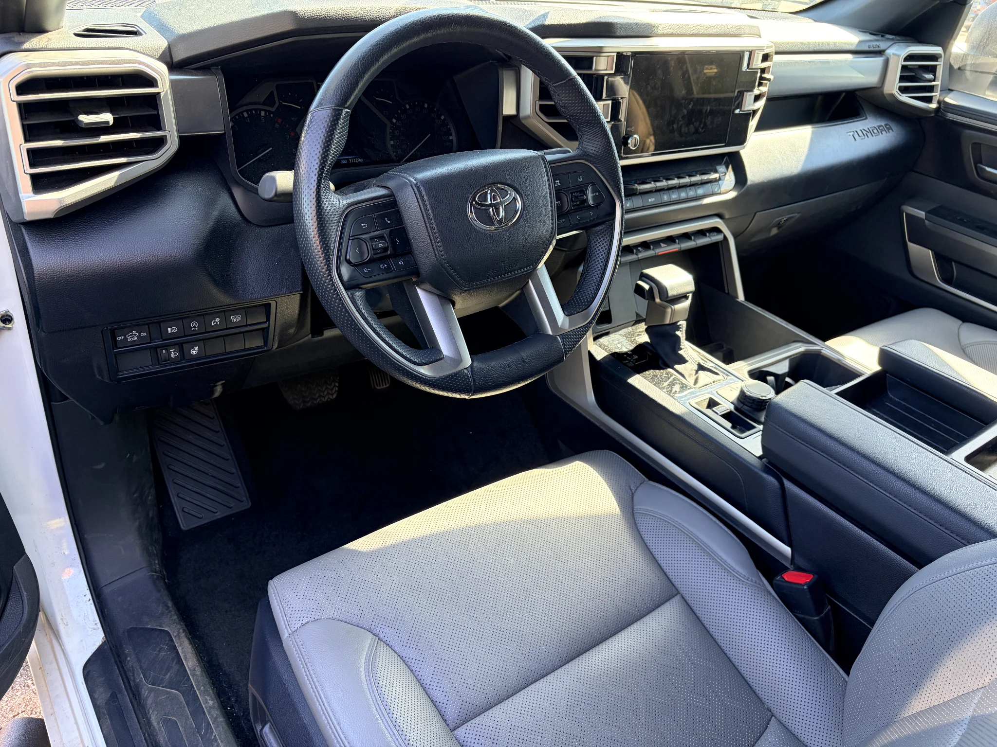 Used 2025 Ice Cap Toyota SR5 image 8