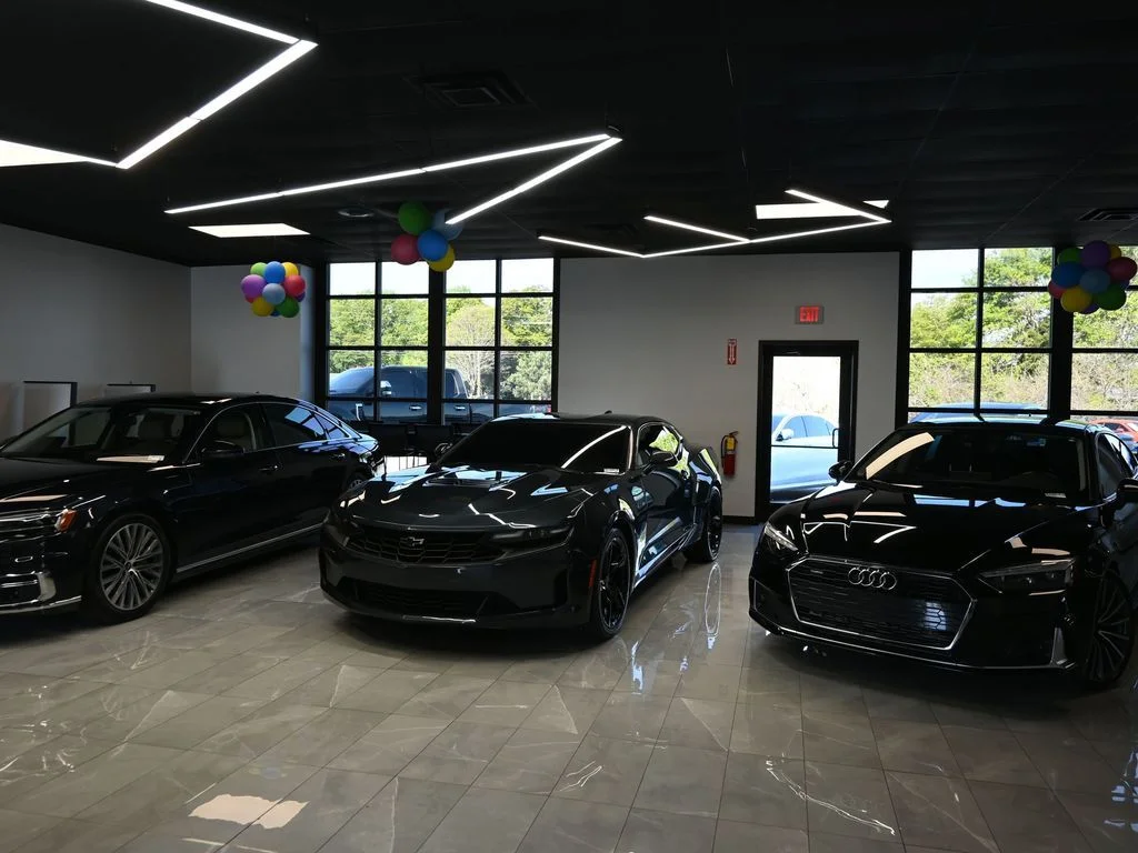 Used 2022 White Chevrolet Custom image 4