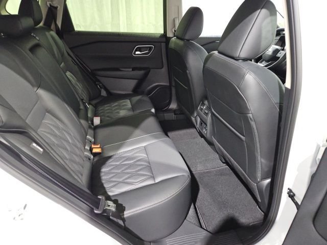 2026 Nissan Rogue Platinum - Photo 16