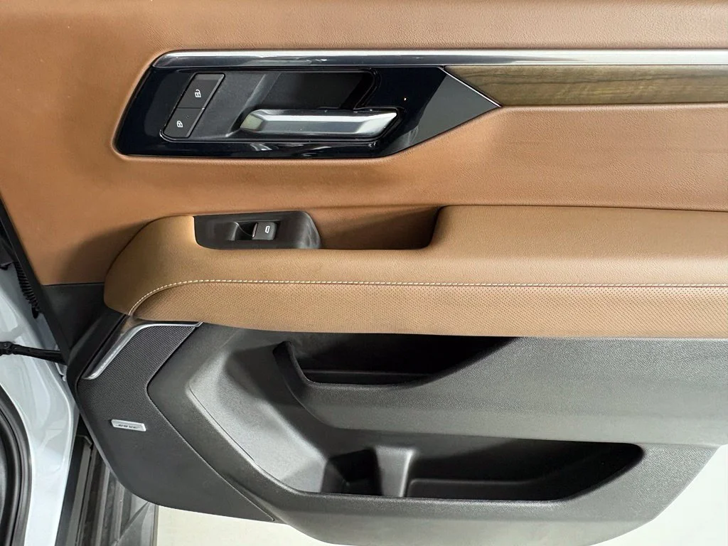 2027 Chevrolet Suburban High Country - Photo 18