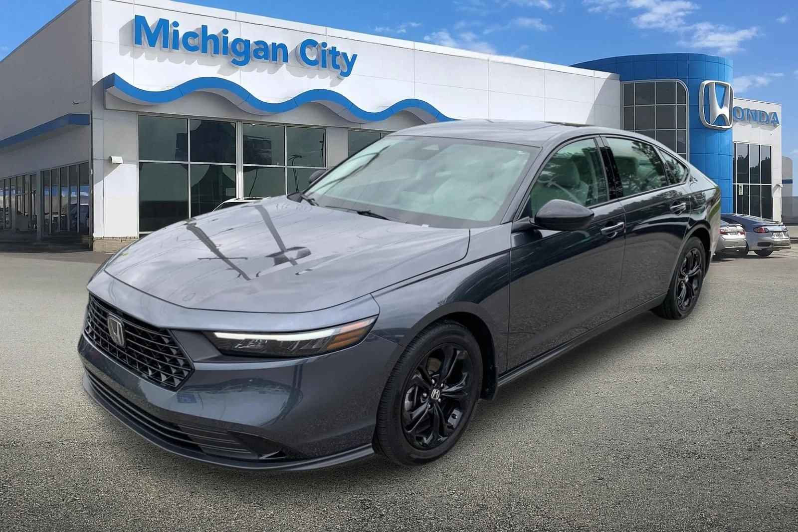 Used 2025 Gray Honda SE image 1