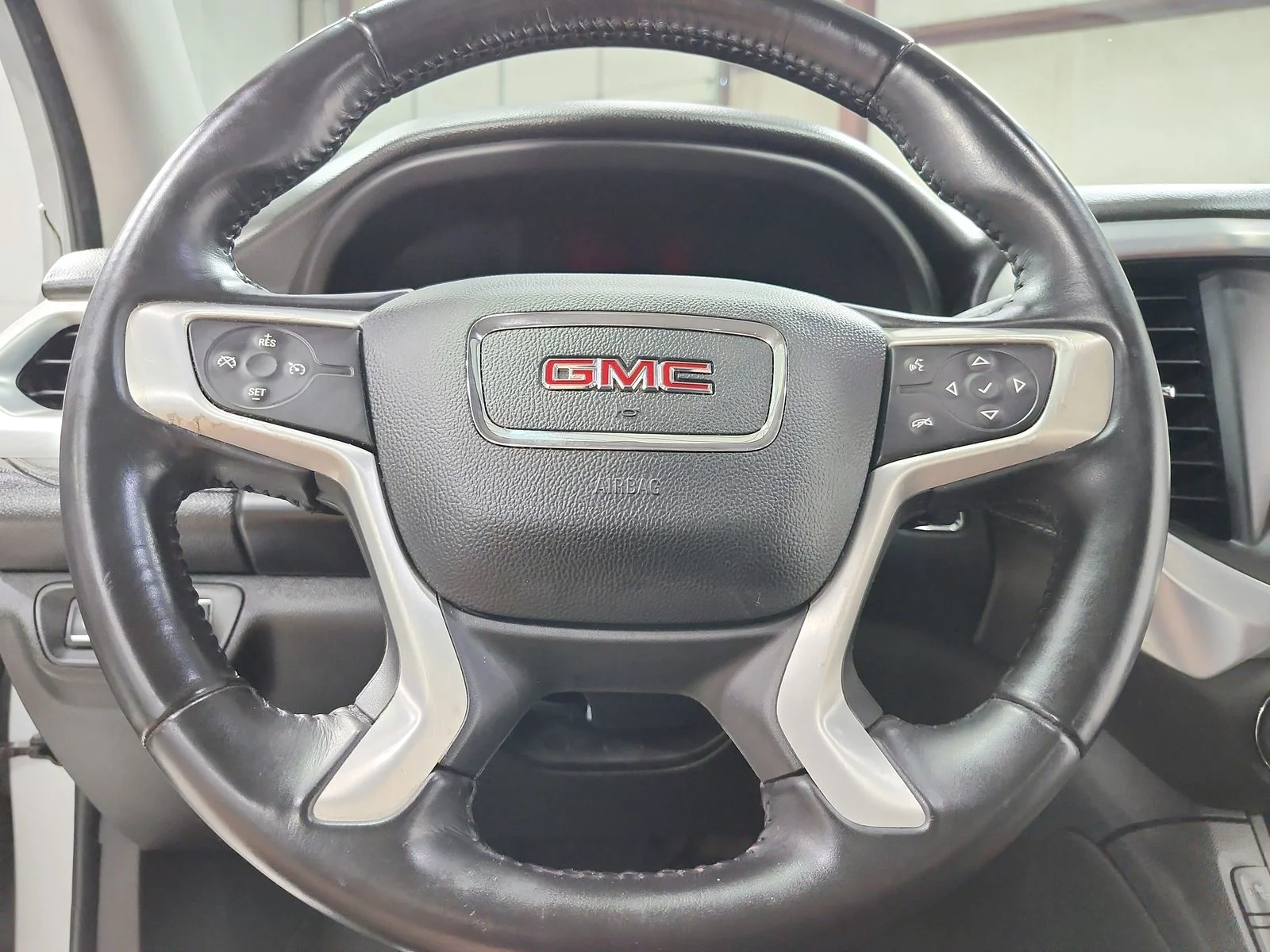Used 2018 Silver GMC SLE-2 image 23