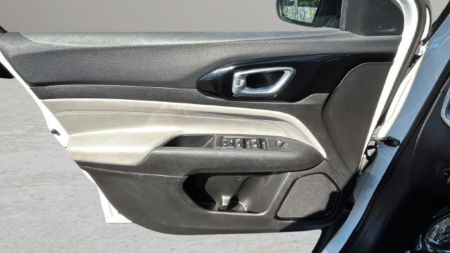 Used 2024 White Jeep Limited image 17