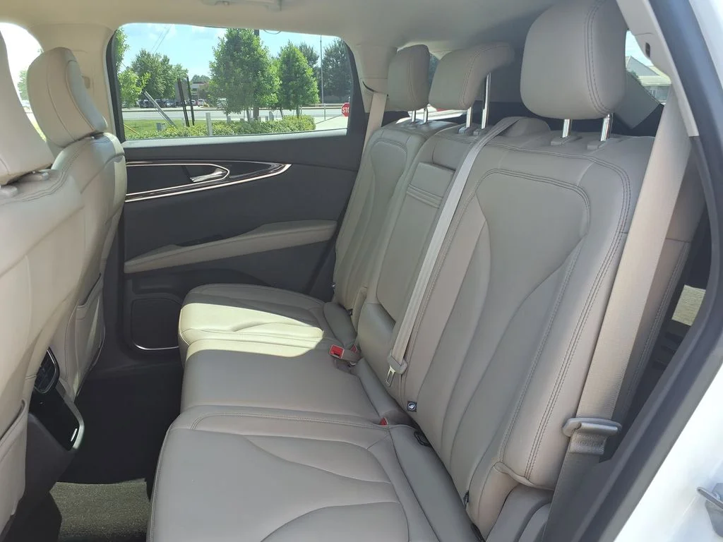 Used 2022 White Lincoln Standard image 18