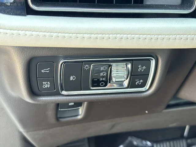 Used 2023 White Lincoln Black Label image 31