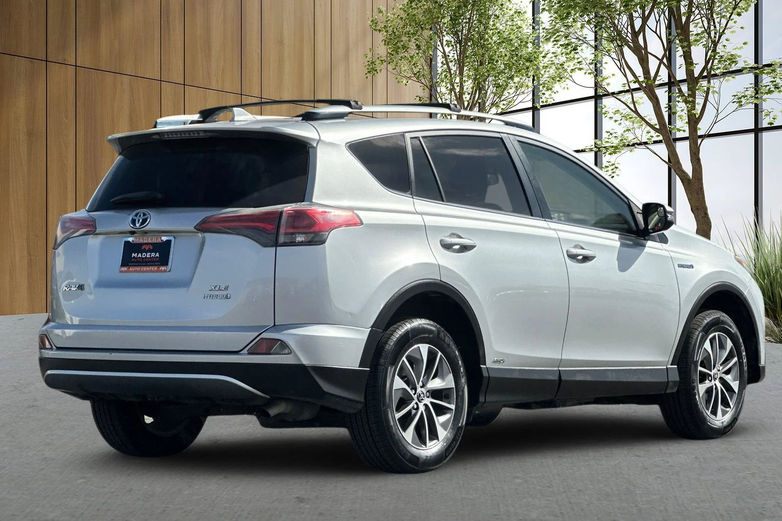 Used 2016  Toyota XLE image 4