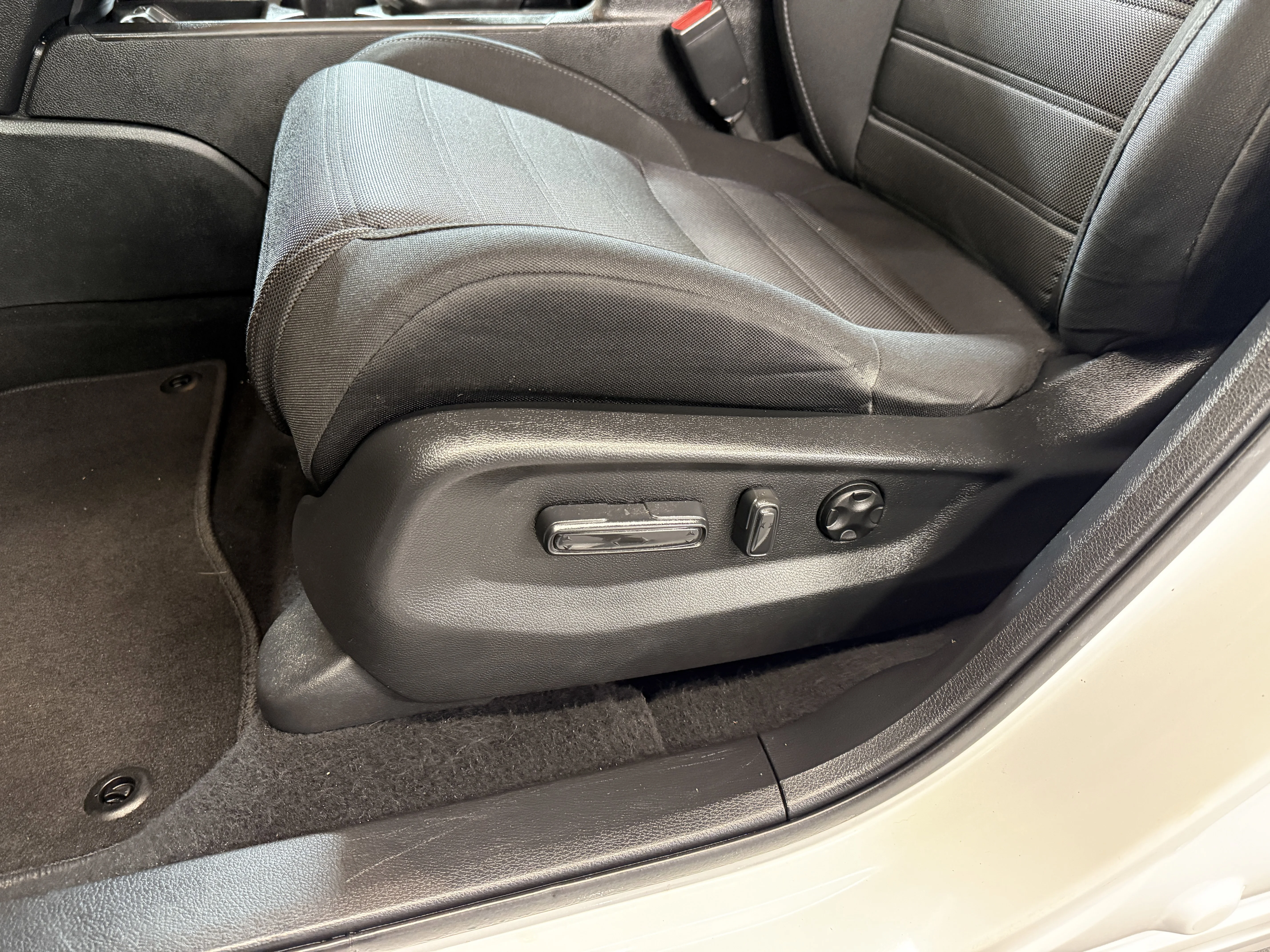 Certified Used 2019 Platinum White Pearl Honda EX image 13