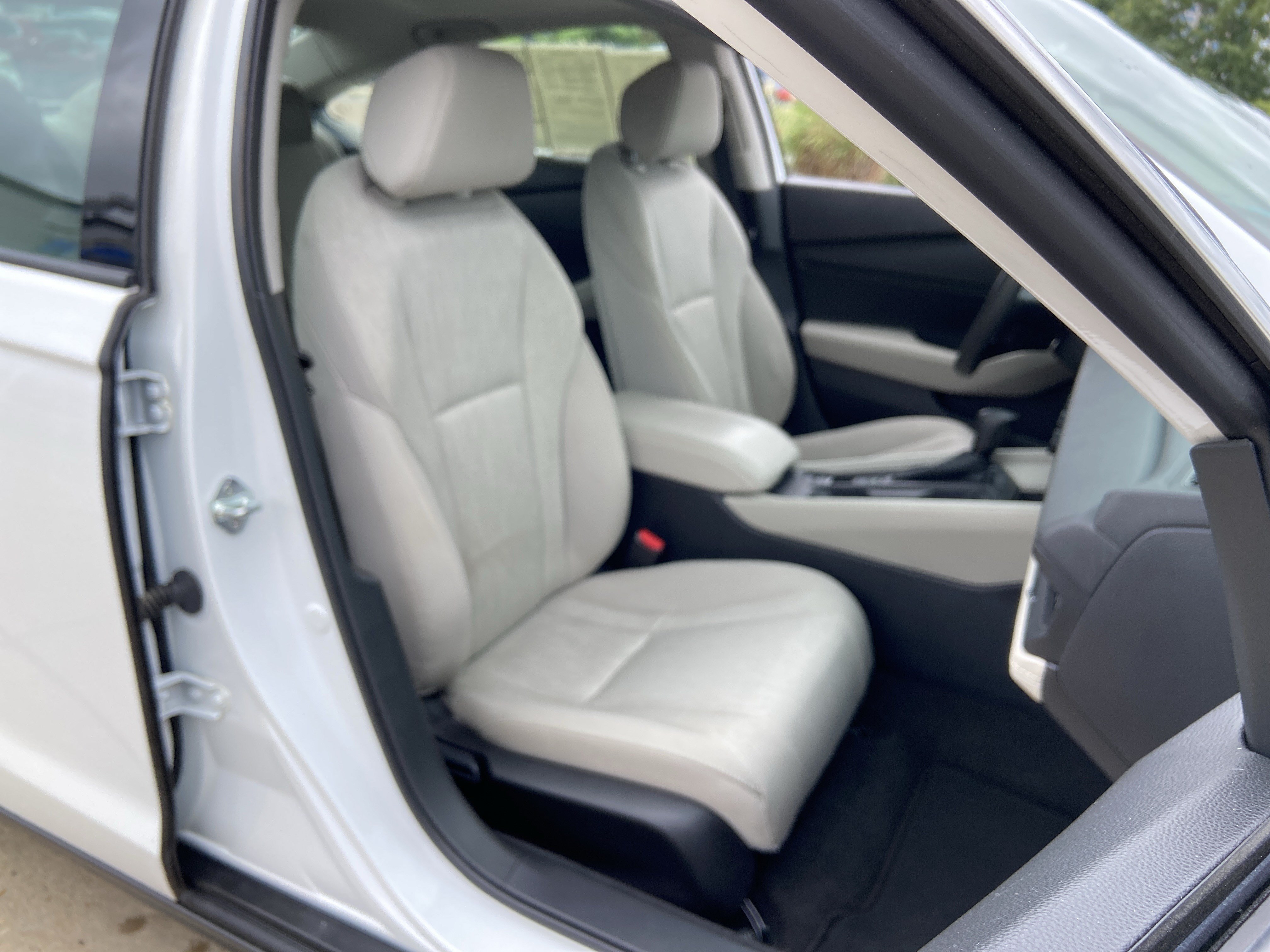 Used 2023 Platinum White Pearl Honda EX image 20