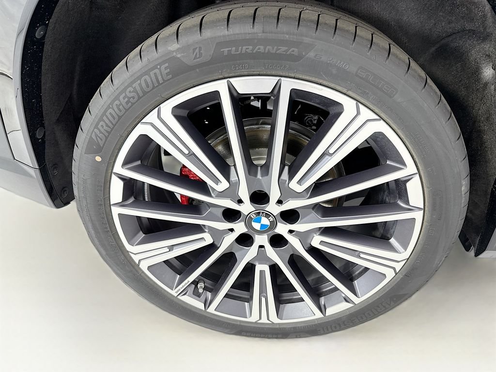 New 2026 Black Sapphire Metallic BMW xDrive28i image 32