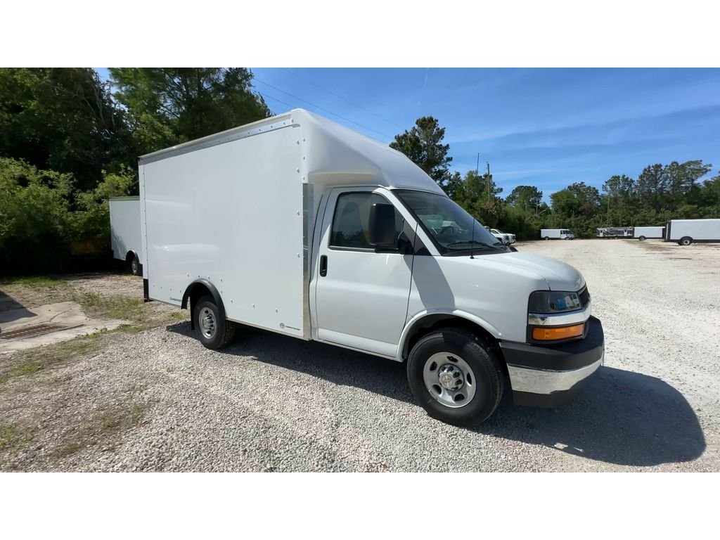 New 2025 Summit White Chevrolet 1WT image 8