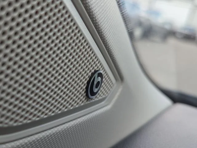 Used 2019 Blue Volkswagen SEL image 12