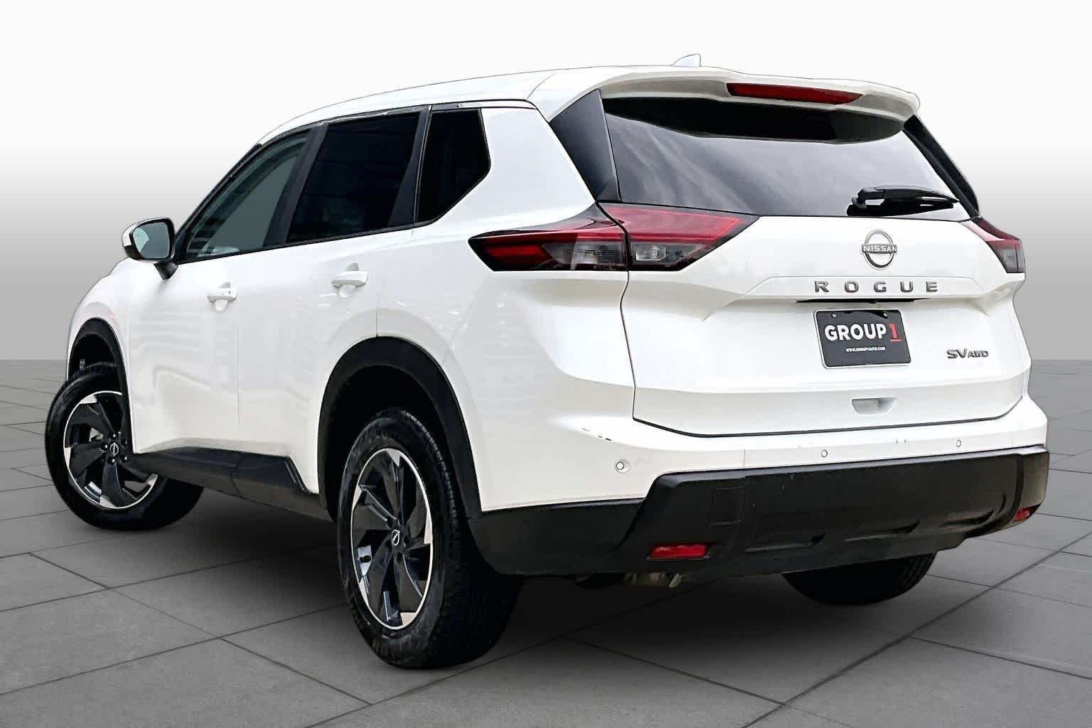 Used 2024 Everest White Pearl Nissan SV image 12