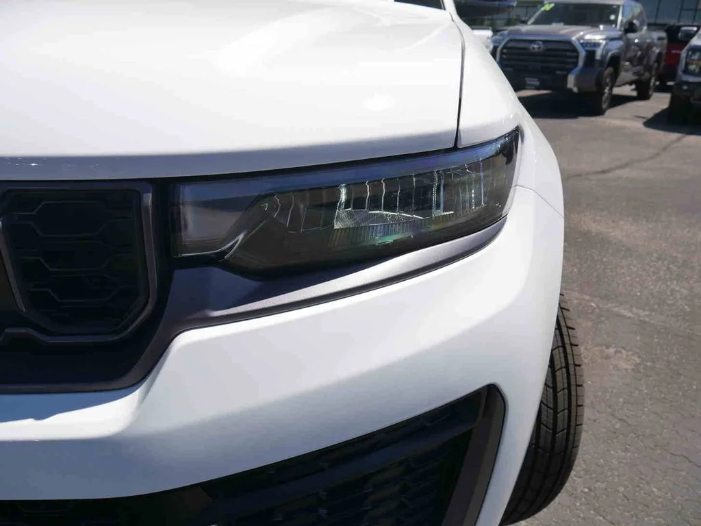 New 2026 White Jeep Altitude image 20