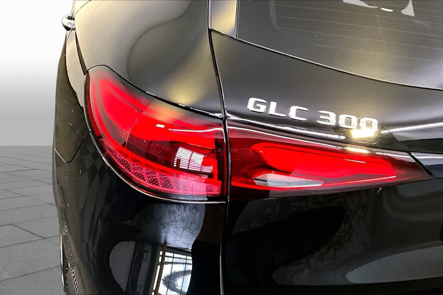 Used 2023 Black Mercedes-Benz GLC 300 image 28