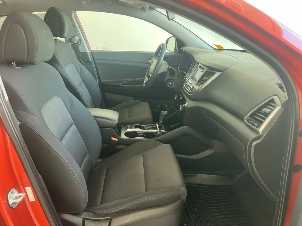 Used 2017 Sunset Hyundai SE image 31