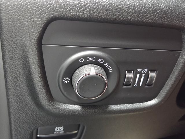 New 2026 Bright White Clear-Coat Exterior Paint Jeep Altitude image 31
