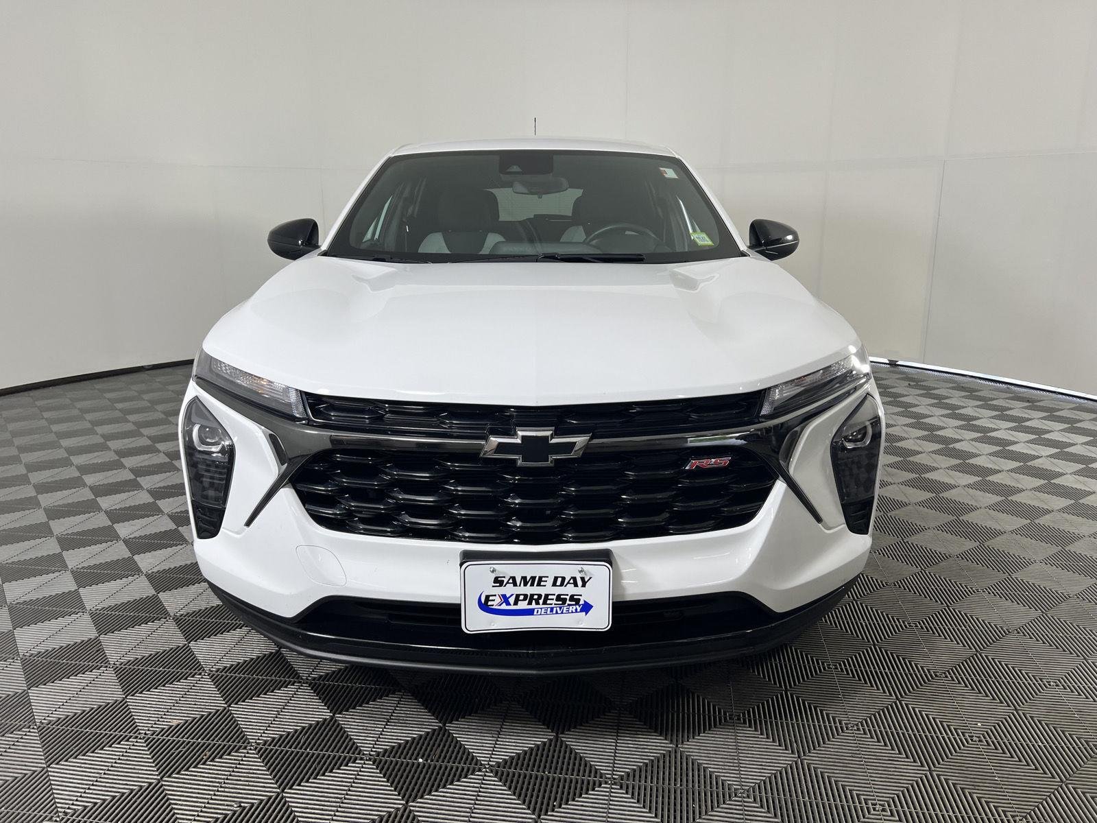 Used 2025 Summit White Chevrolet 1RS image 28