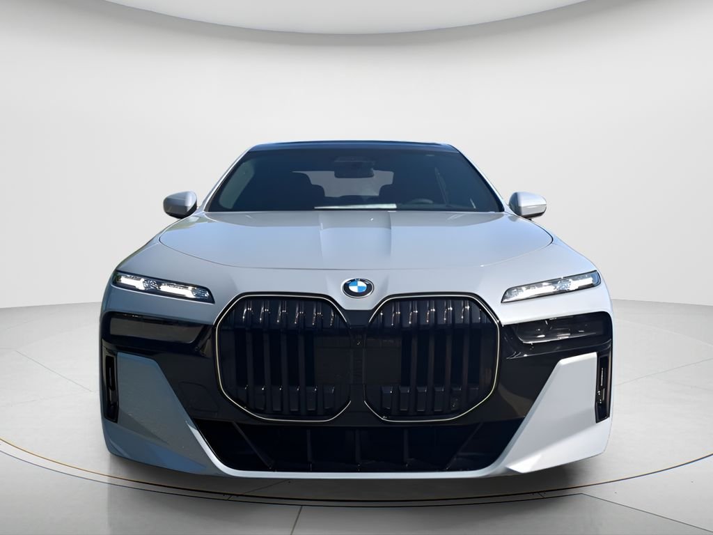 2025 BMW 7 Series 760i - Photo 9