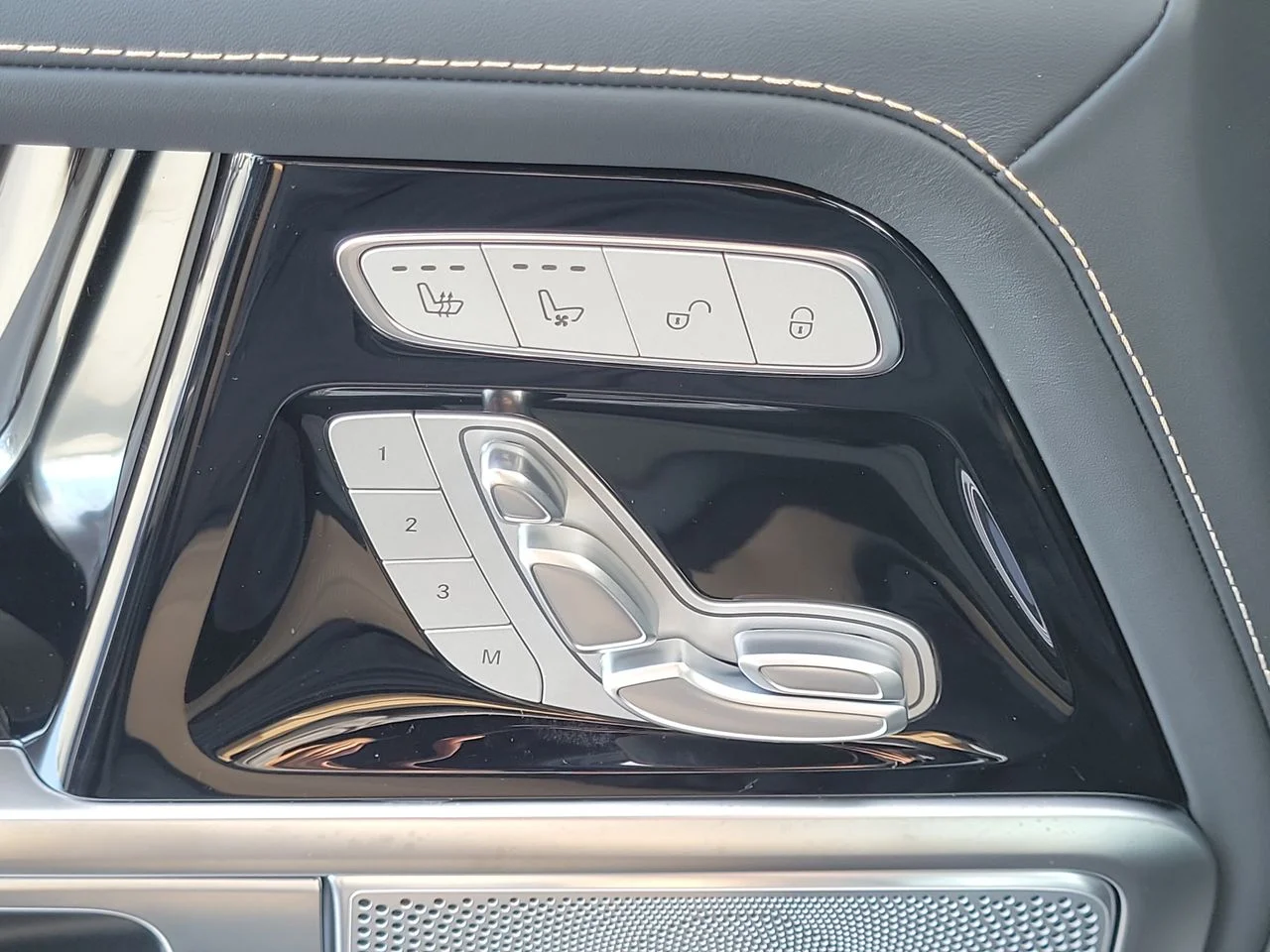 New 2027 Twilight blue Mercedes-Benz G 580 image 27