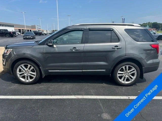 Used 2017 Magnetic Metallic Ford XLT image 8
