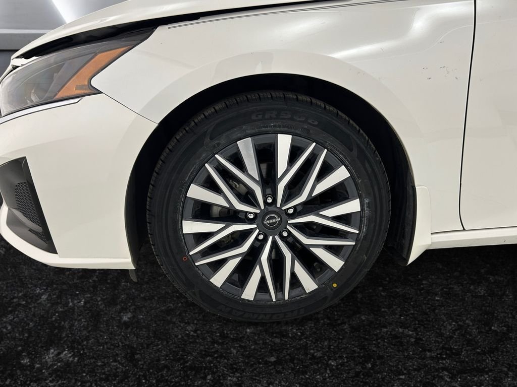 Used 2024 White Nissan 2.5 SV image 27