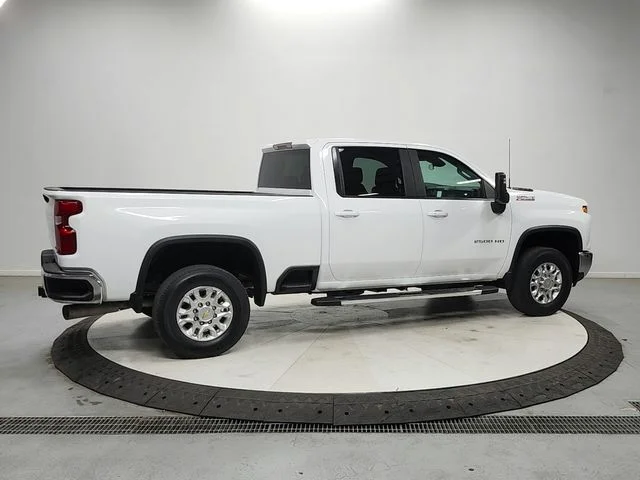 Used 2025 White Chevrolet LT image 8